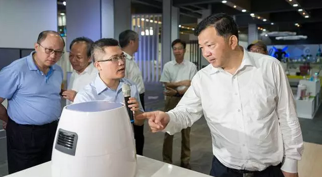 【廣東·佛山】廣東省委常委、宣傳部部長(zhǎng)慎海雄一行考察廣東工業(yè)設(shè)計(jì)城