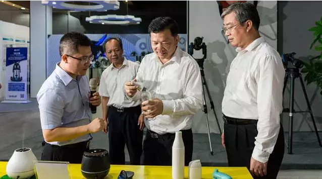 【廣東·佛山】廣東省委常委、宣傳部部長(zhǎng)慎海雄一行考察廣東工業(yè)設(shè)計(jì)城