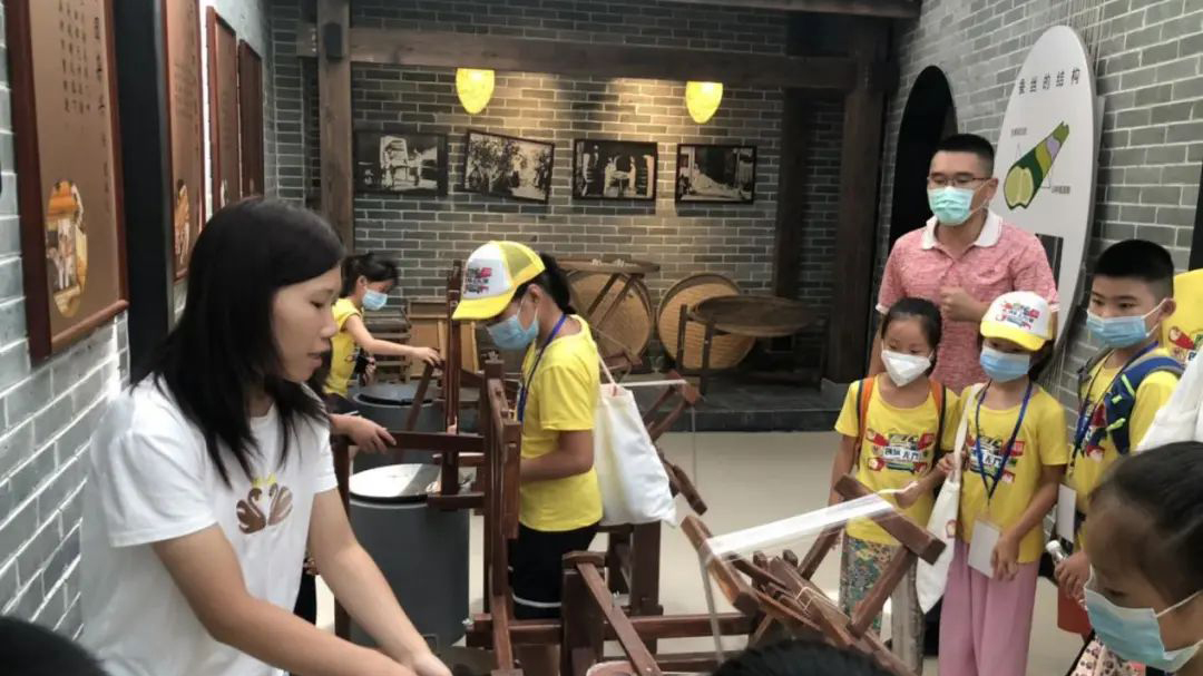 成為創(chuàng)玩無界的小設(shè)計(jì)師！“順江社區(qū)2020青少年敢創(chuàng)夏令營(yíng)”完滿結(jié)營(yíng)