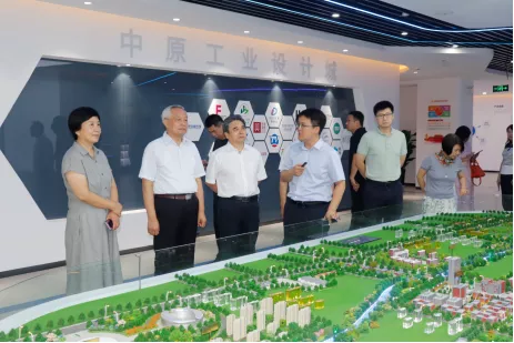 省政協(xié)常委、省政協(xié)港澳臺(tái)僑和外事委員會(huì)主任楊京偉一行蒞臨中原工業(yè)設(shè)計(jì)城參觀考察