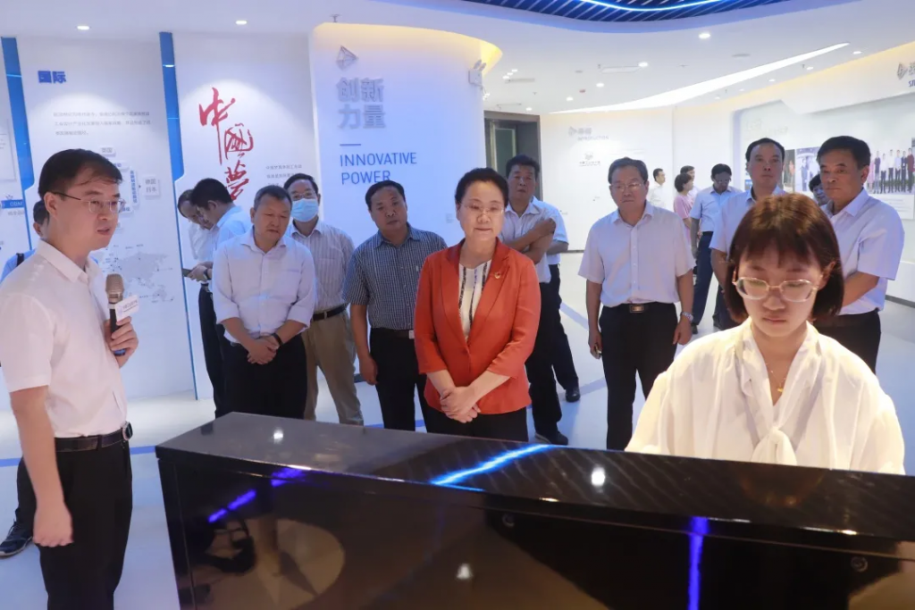 安陽市人大常委會黨組書記、主任徐家平蒞臨設(shè)計(jì)城參觀考察