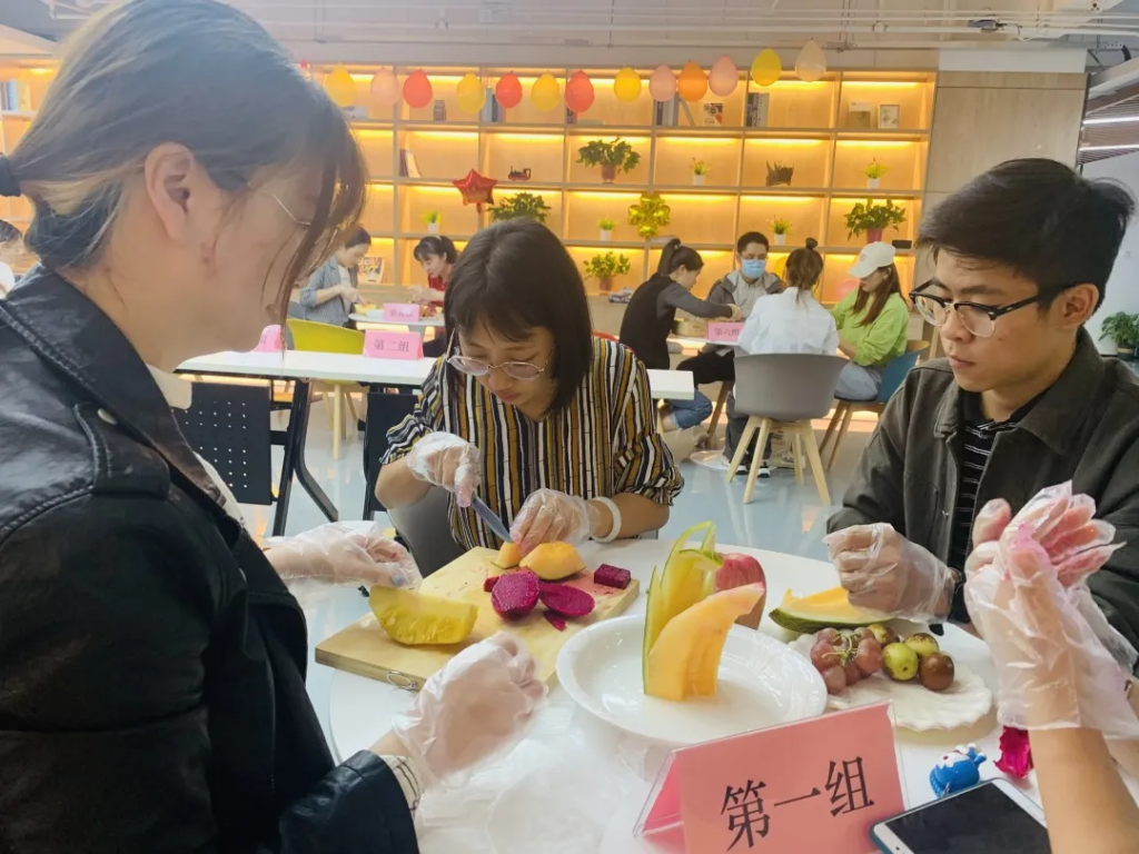 猜燈謎、拼果盤，中原工業(yè)設(shè)計城的這場迎國慶中秋雙節(jié)活動氛圍濃