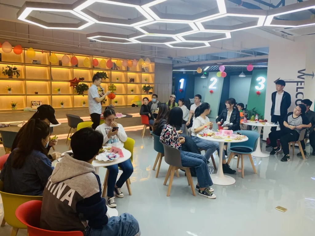 猜燈謎、拼果盤，中原工業(yè)設(shè)計城的這場迎國慶中秋雙節(jié)活動氛圍濃