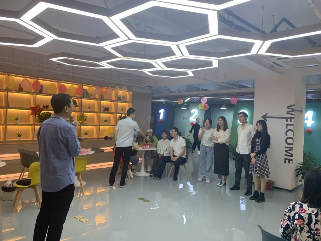 猜燈謎、拼果盤，中原工業(yè)設(shè)計城的這場迎國慶中秋雙節(jié)活動氛圍濃