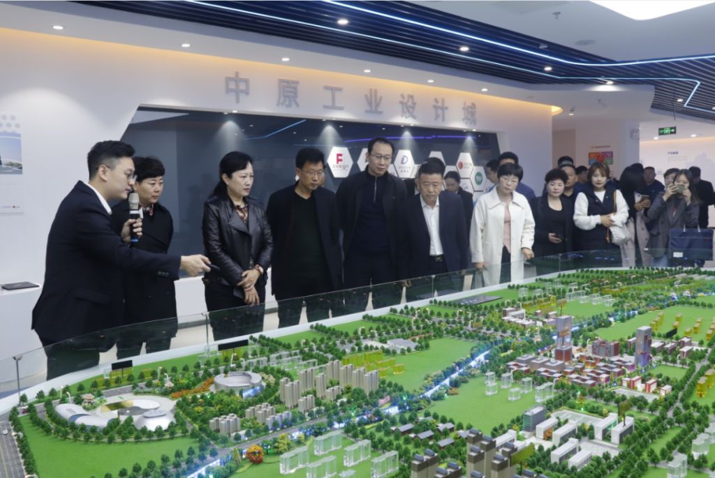 讓設(shè)計賦能企業(yè)——焦作市委統(tǒng)戰(zhàn)部副部長、市工商聯(lián)黨組書記武曉紅率領(lǐng)企業(yè)家參觀團走進設(shè)計城