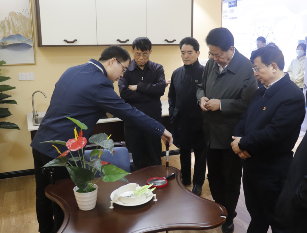 省老促會會長劉春良一行蒞臨設計城參觀調(diào)研，市長徐衣顯陪同調(diào)研