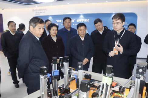 駐鶴壁市全國、省人大代表蒞臨中原工業(yè)設計城視察