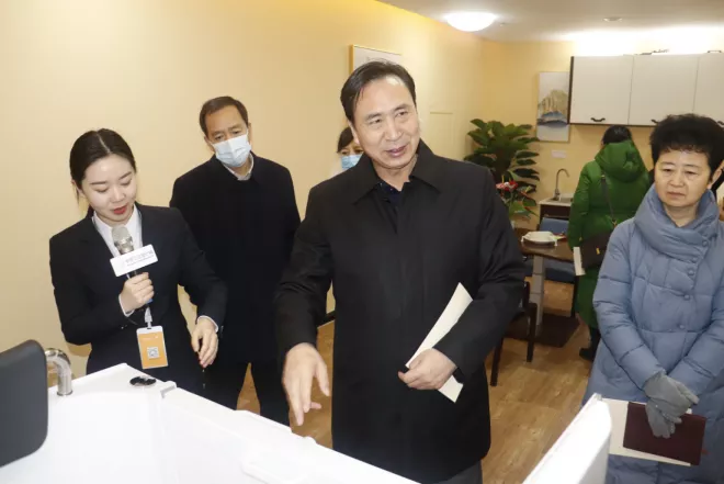 焦作市十三屆人大代表解放區(qū)代表團(tuán)一行 蒞臨設(shè)計(jì)城參觀考察