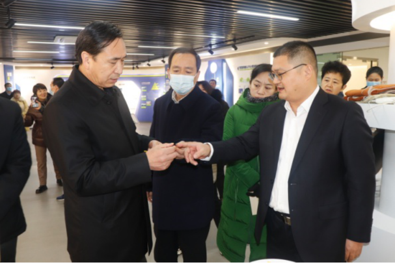 焦作市十三屆人大代表解放區(qū)代表團(tuán)一行 蒞臨設(shè)計(jì)城參觀考察