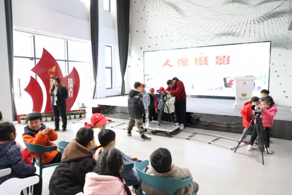 中原工業(yè)設(shè)計(jì)城舉辦小學(xué)生研學(xué)活動：走進(jìn)設(shè)計(jì)“圈”，感受設(shè)計(jì)奧妙