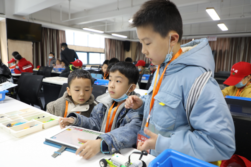 中原工業(yè)設(shè)計(jì)城舉辦小學(xué)生研學(xué)活動：走進(jìn)設(shè)計(jì)“圈”，感受設(shè)計(jì)奧妙