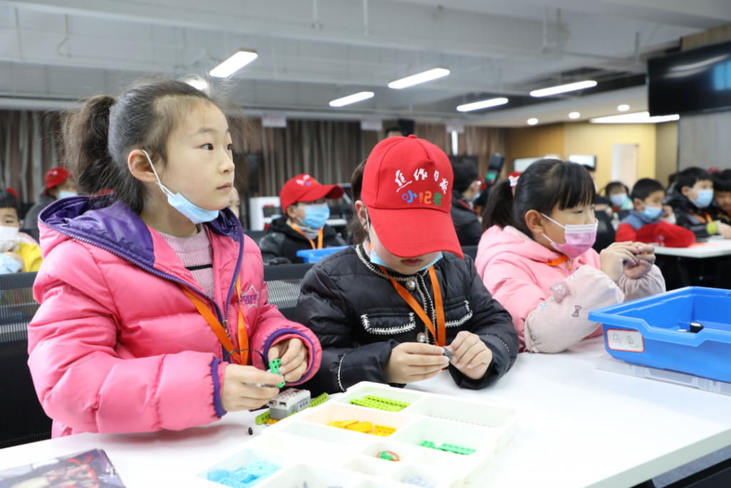 中原工業(yè)設(shè)計(jì)城舉辦小學(xué)生研學(xué)活動：走進(jìn)設(shè)計(jì)“圈”，感受設(shè)計(jì)奧妙