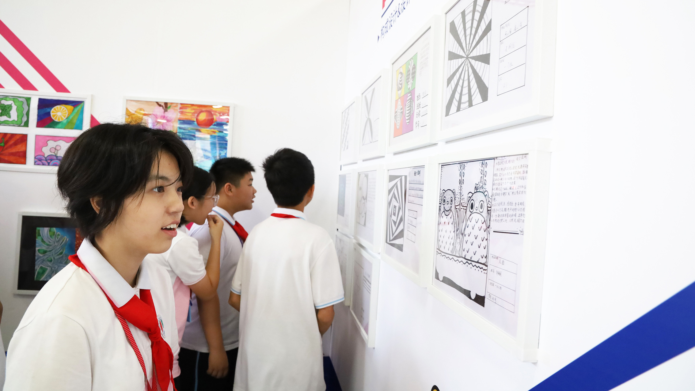 展示設(shè)計(jì)研學(xué)成果！創(chuàng)新設(shè)計(jì)作品企劃展在君蘭中學(xué)掀起熱潮