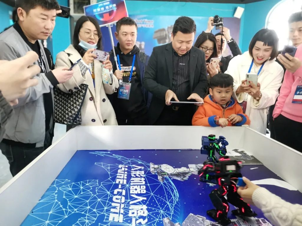 00余名省內外校長齊聚設計小鎮(zhèn)，為這一大動作···"