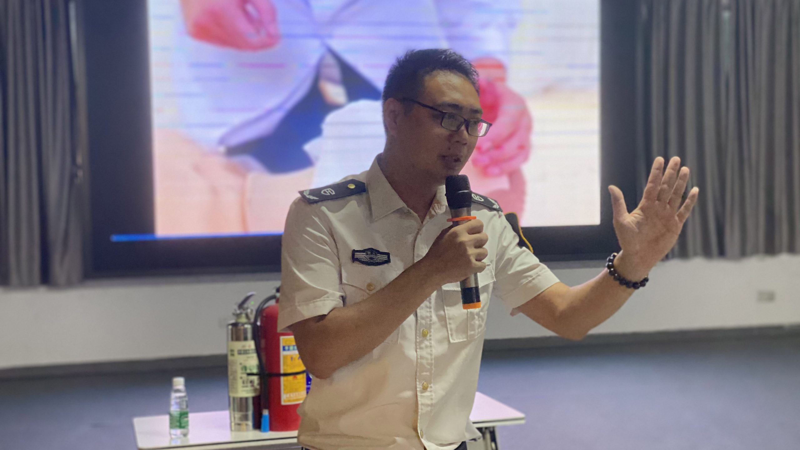 消防常演練、安全記心中，筑牢園區(qū)消防安全防線