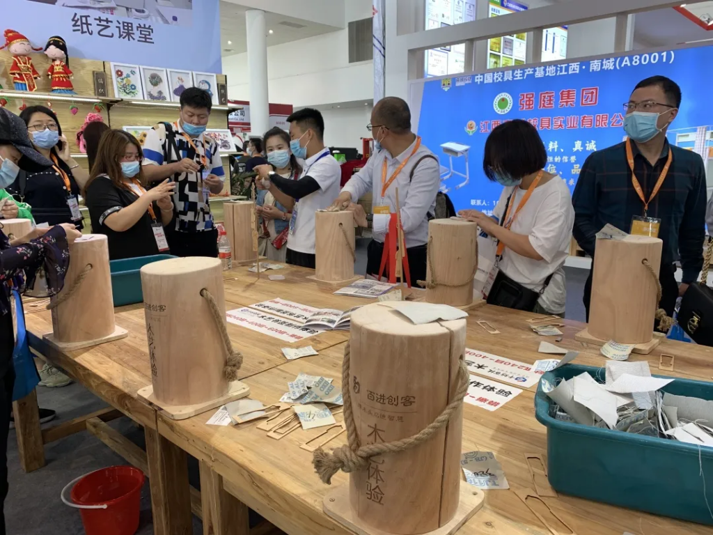 中原工業(yè)設(shè)計城參加第79屆教育裝備展并開展資源對接工作