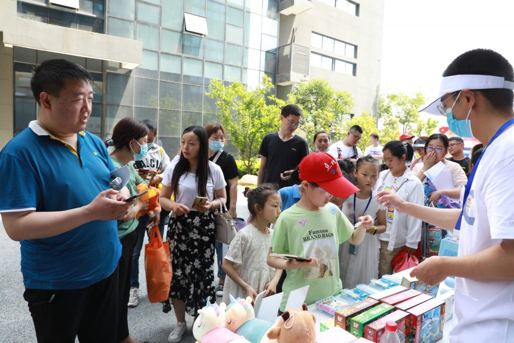 設計城第二屆社會開放日拉開帷幕，市民游客新奇體驗大呼“過癮”