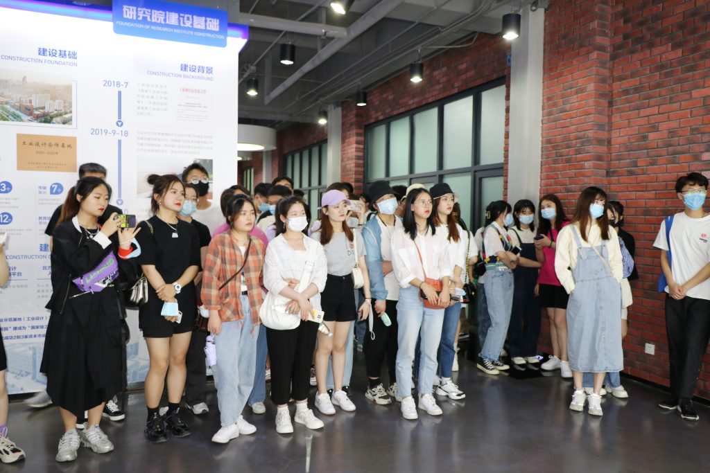 【察研觀設(shè)】山東建筑大學師生前來濟南國際創(chuàng)新設(shè)計產(chǎn)業(yè)園研學考察