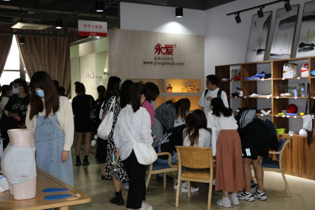 【察研觀設(shè)】山東建筑大學師生前來濟南國際創(chuàng)新設(shè)計產(chǎn)業(yè)園研學考察