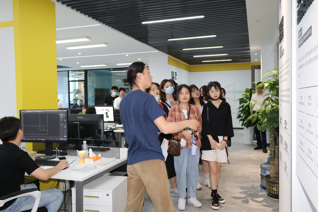 【察研觀設(shè)】山東建筑大學師生前來濟南國際創(chuàng)新設(shè)計產(chǎn)業(yè)園研學考察