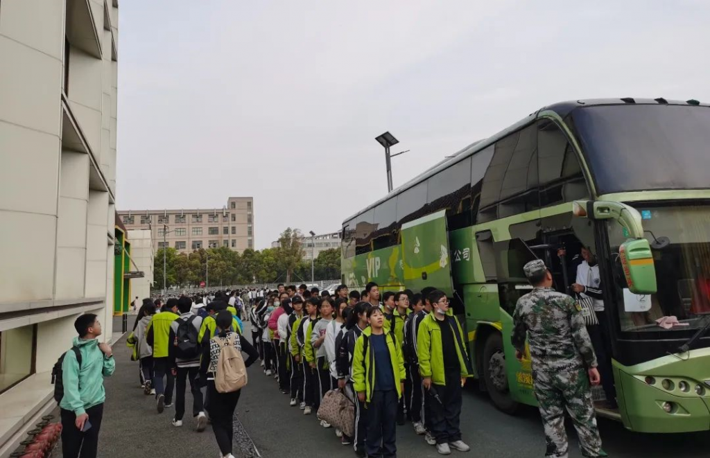 少年強(qiáng)則國(guó)強(qiáng)！掌起學(xué)子親密接觸人工智能