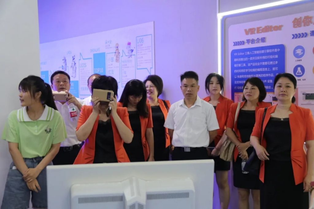 傳承紅色基因，豐城市政協(xié)走進(jìn)設(shè)計小鎮(zhèn)開展“紅色走讀”活動
