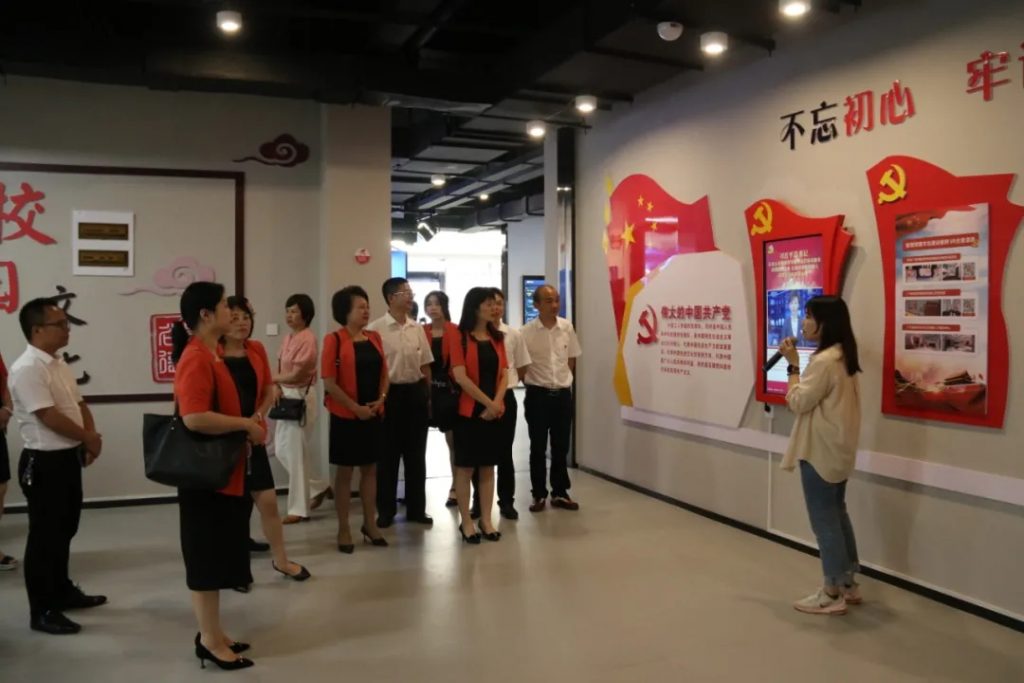 傳承紅色基因，豐城市政協(xié)走進(jìn)設(shè)計小鎮(zhèn)開展“紅色走讀”活動