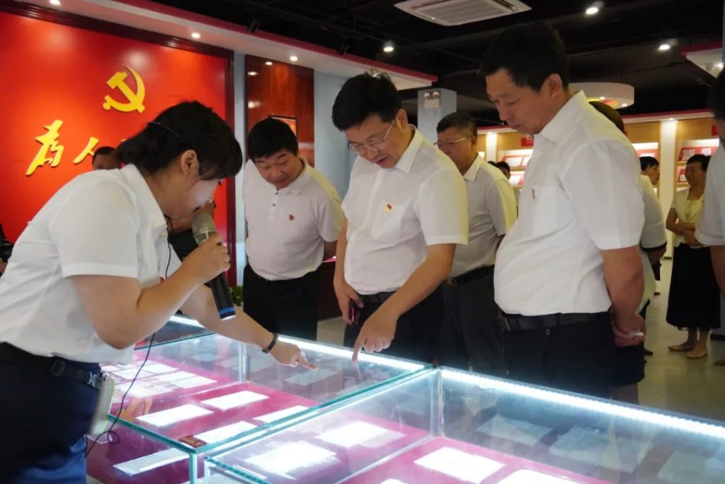 豐城市委書記李曉楚率團到江西工業(yè)設(shè)計小鎮(zhèn)開展黨史學(xué)習(xí)教育