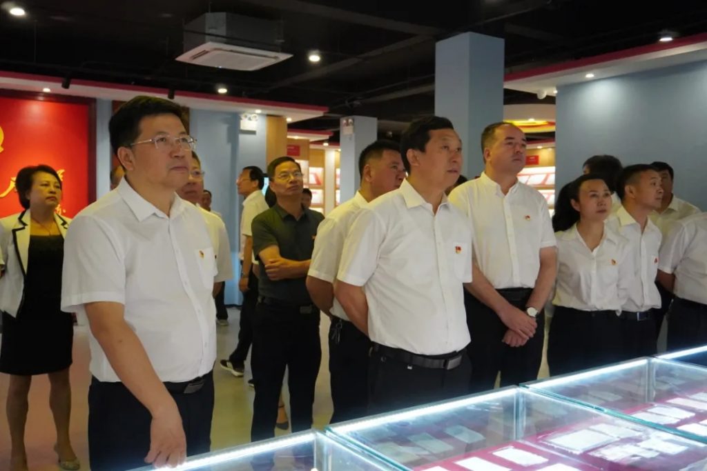 豐城市委書記李曉楚率團到江西工業(yè)設(shè)計小鎮(zhèn)開展黨史學(xué)習(xí)教育