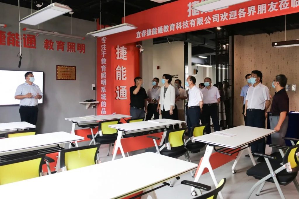 江西省委常委、省委宣傳部部長施小琳一行調(diào)研江西工業(yè)設(shè)計小鎮(zhèn)