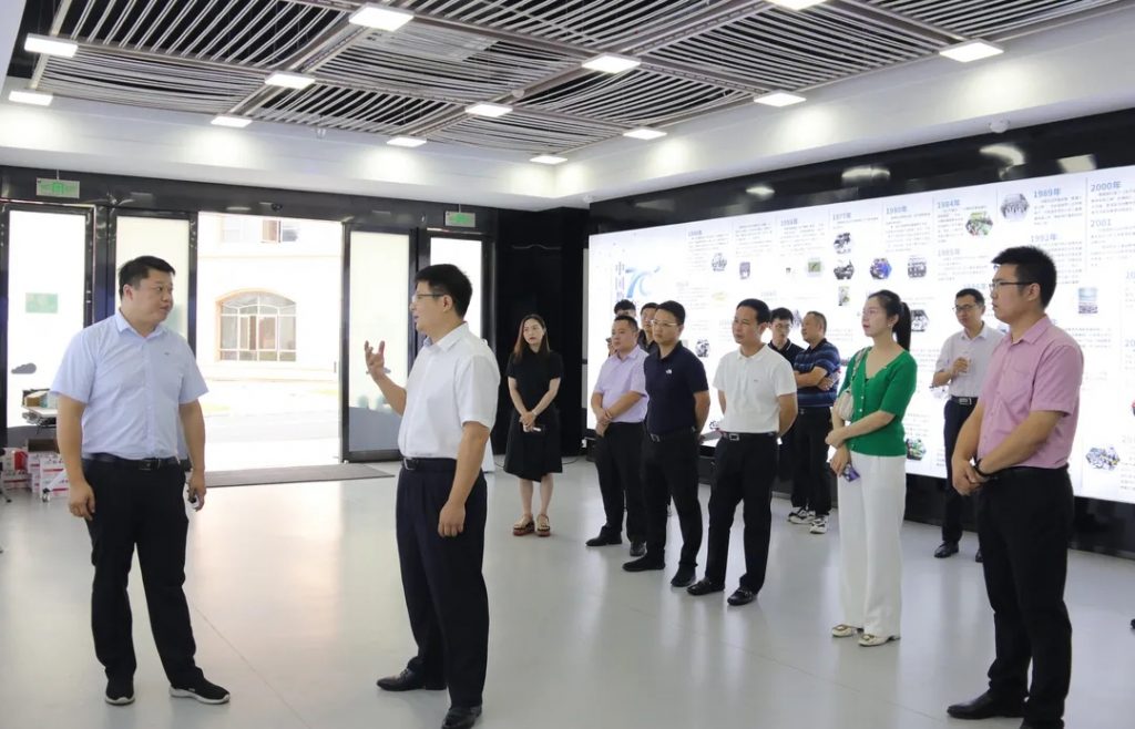 豐城市委副書記、代市長(zhǎng)張書基調(diào)研中部教裝城數(shù)字經(jīng)濟(jì)產(chǎn)業(yè)