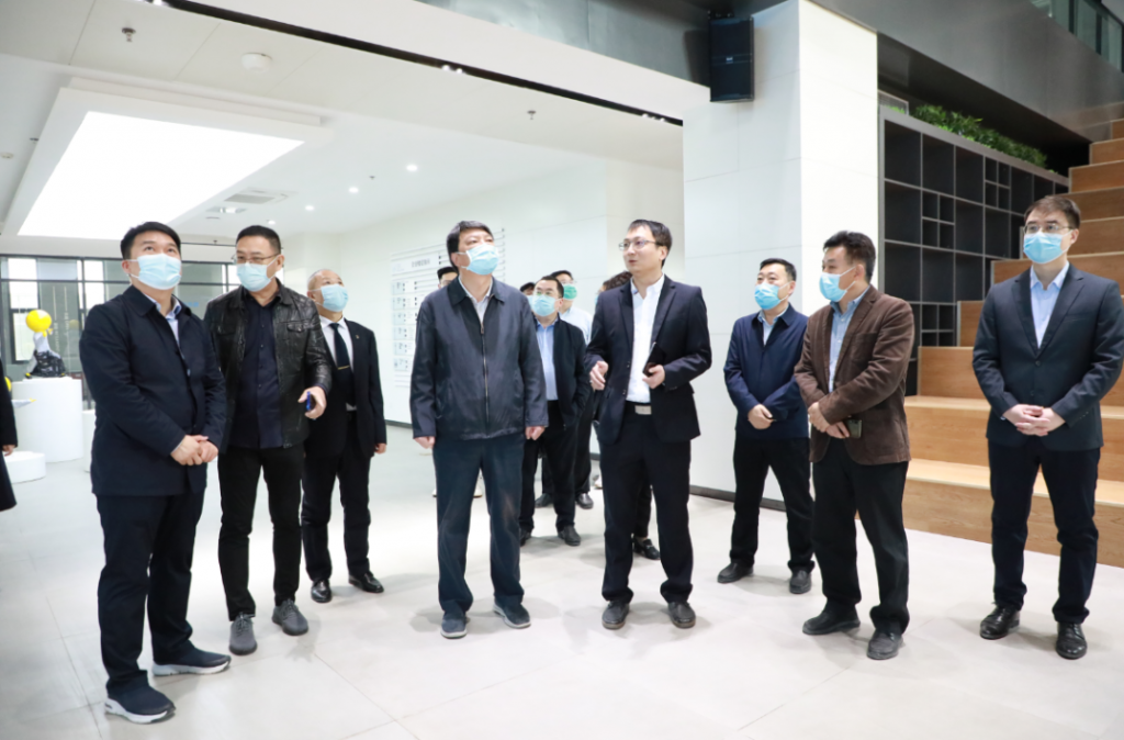 焦作市委常委、統(tǒng)戰(zhàn)部部長董炳麓一行蒞臨中原工業(yè)設(shè)計(jì)城參觀調(diào)研