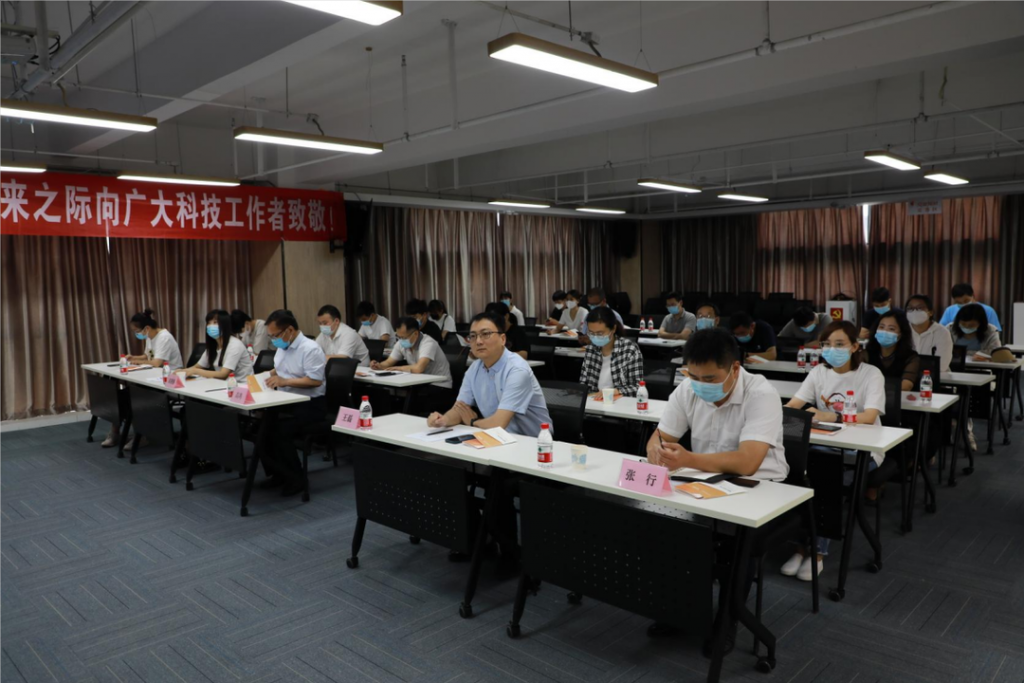 022年全國(guó)科技工作者日暨“科技引領(lǐng)·設(shè)計(jì)賦能”活動(dòng)在中原工業(yè)設(shè)計(jì)城成功舉辦"