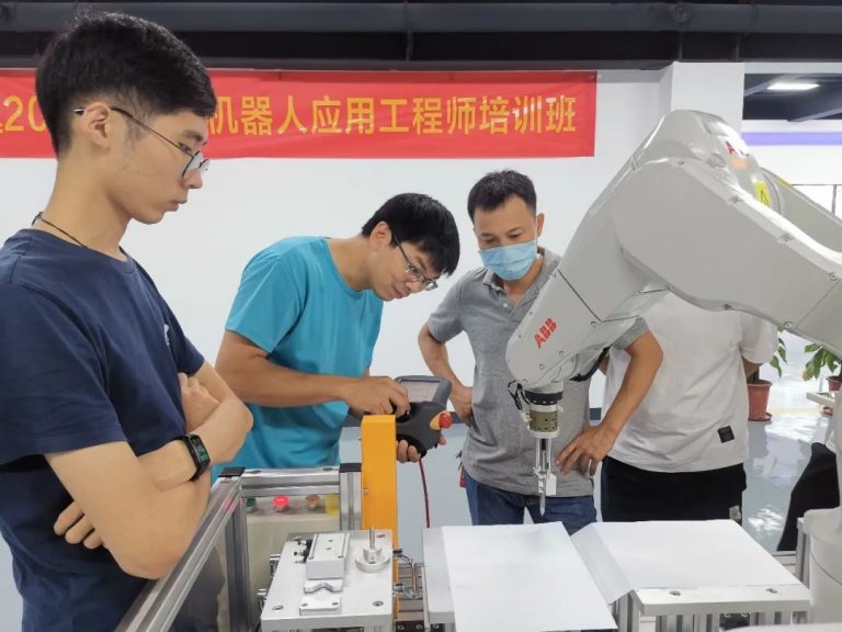 兩個月掌握工業(yè)機器人操作，設(shè)計城助力北滘培育智造人才！