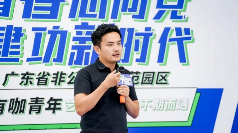 設(shè)計(jì)與藝術(shù)的碰撞，“青春心向黨 建功新時(shí)代”主題團(tuán)日活動(dòng)圓滿舉行