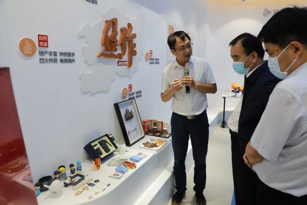 【園區(qū)動態(tài)】河南省委編辦主任王付林一行蒞臨設(shè)計城參觀考察