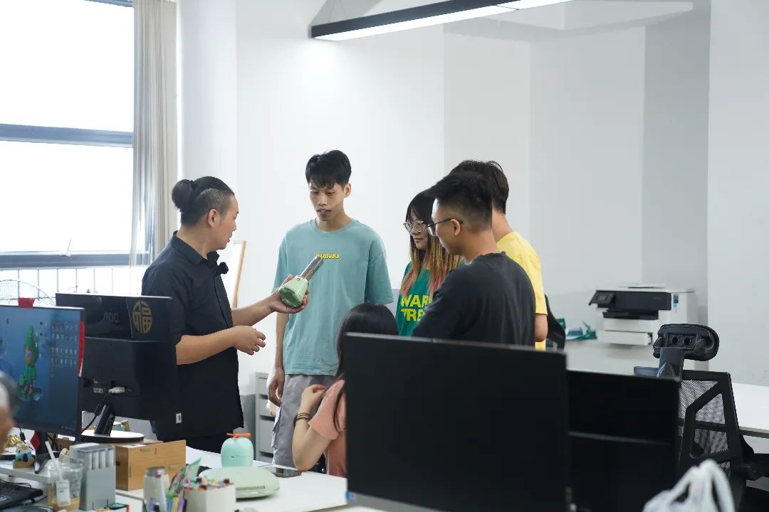 “解鎖”高科技！他這個設(shè)計(jì)拿下紅點(diǎn)獎 | 從800到8000，牢記囑托開新局⑩