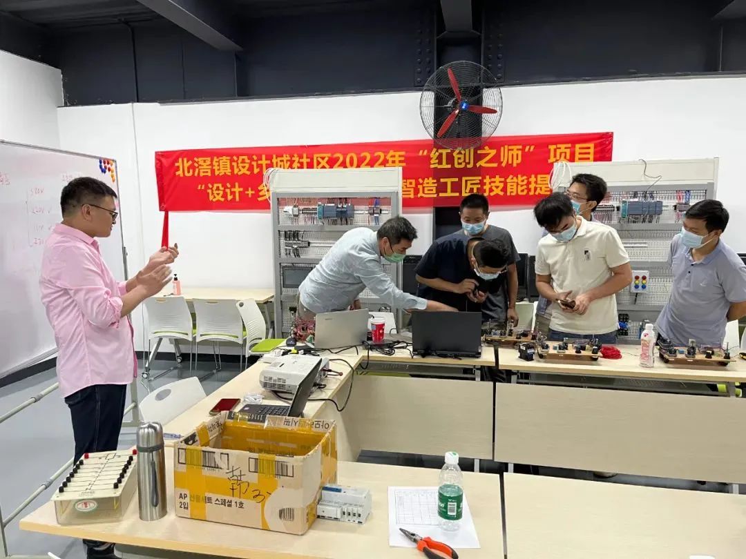 設(shè)計城造就高技能人才 PLC培訓(xùn)課程火熱進(jìn)行中