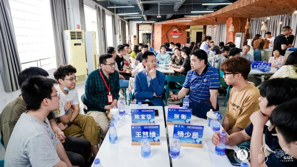 西南大學(xué)專業(yè)學(xué)位導(dǎo)師培訓(xùn)暨順德校企聯(lián)合培養(yǎng)對接大會走進(jìn)設(shè)計(jì)城