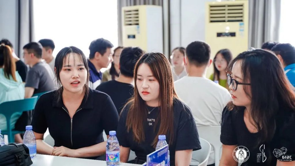 西南大學(xué)專業(yè)學(xué)位導(dǎo)師培訓(xùn)暨順德校企聯(lián)合培養(yǎng)對接大會走進(jìn)設(shè)計(jì)城