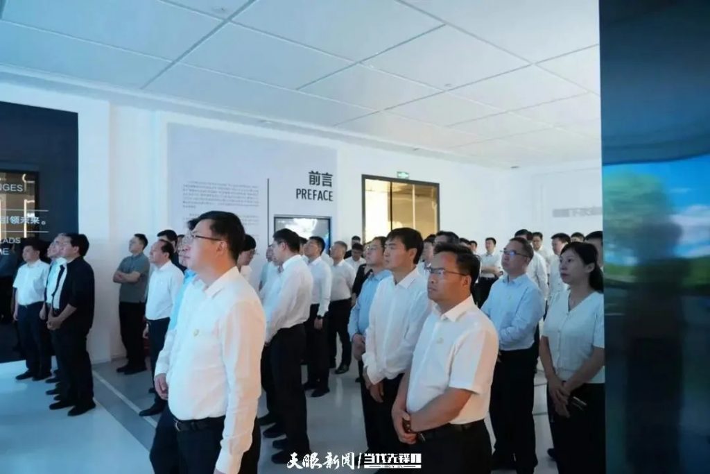 貴州黨政代表團(tuán)考察設(shè)計(jì)城，深化粵黔創(chuàng)新與人才合作