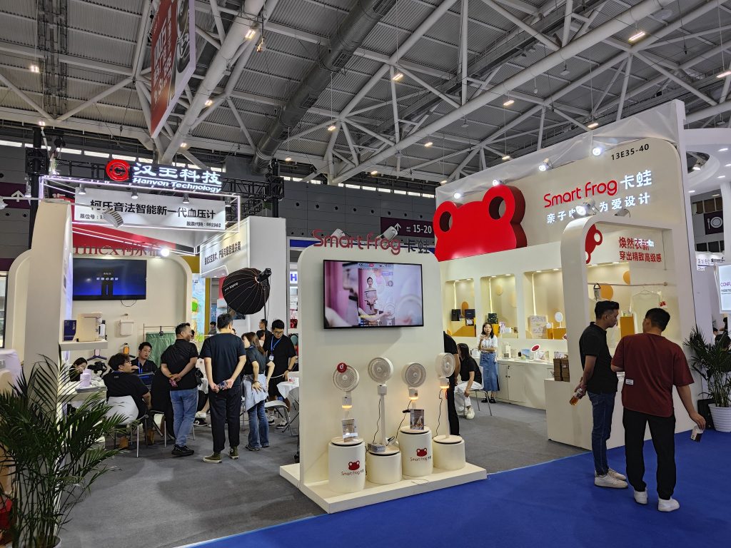 設(shè)計城原創(chuàng)品牌亮相深圳禮品展，引領(lǐng)潮禮風(fēng)尚