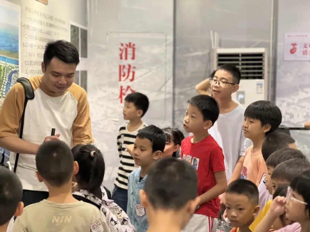 青春黨建+暑期托管，100名小小設(shè)計師玩轉(zhuǎn)“國潮學(xué)堂”！