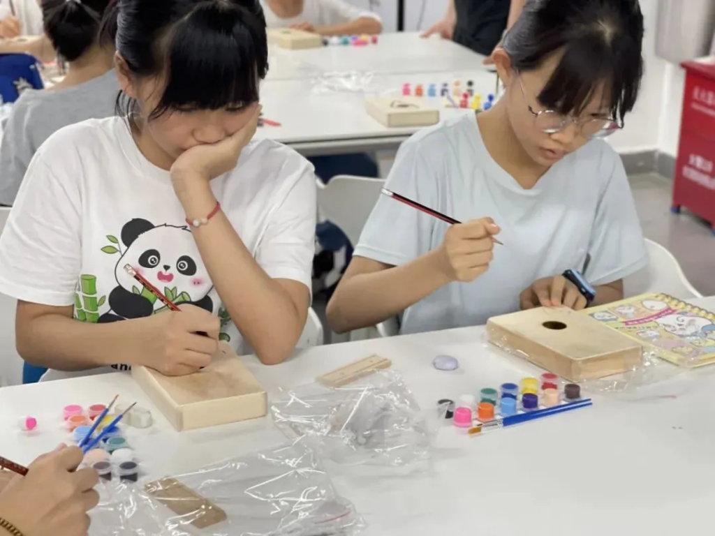 青春黨建+暑期托管，100名小小設(shè)計師玩轉(zhuǎn)“國潮學(xué)堂”！