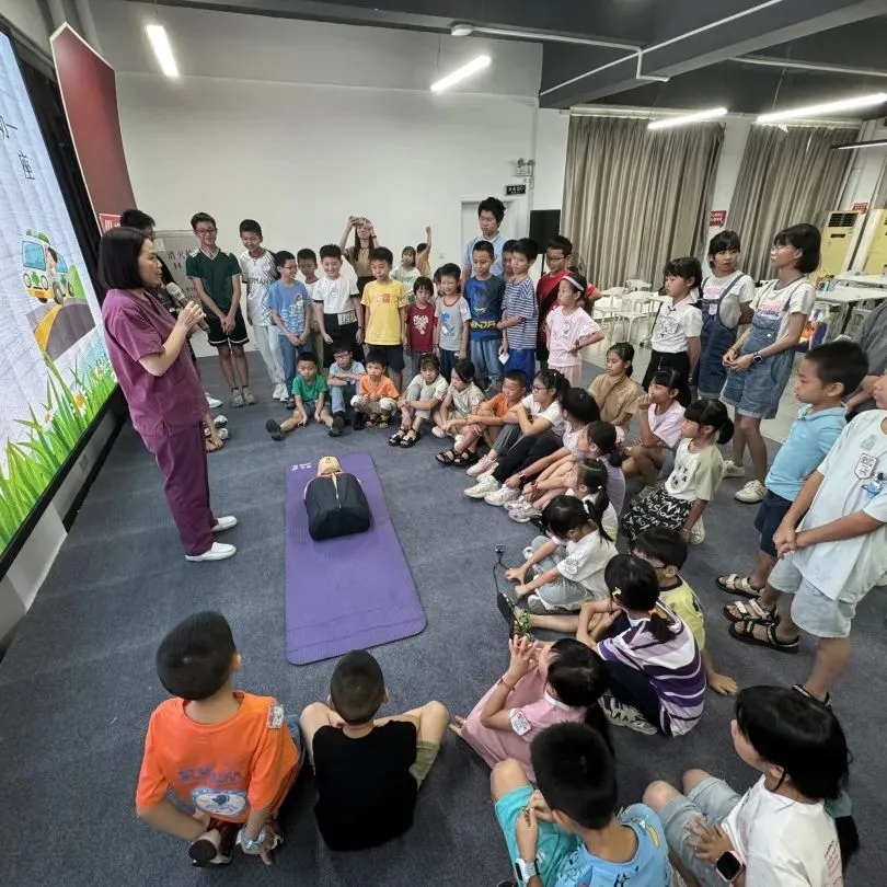 青春黨建+暑期托管，100名小小設(shè)計師玩轉(zhuǎn)“國潮學(xué)堂”！