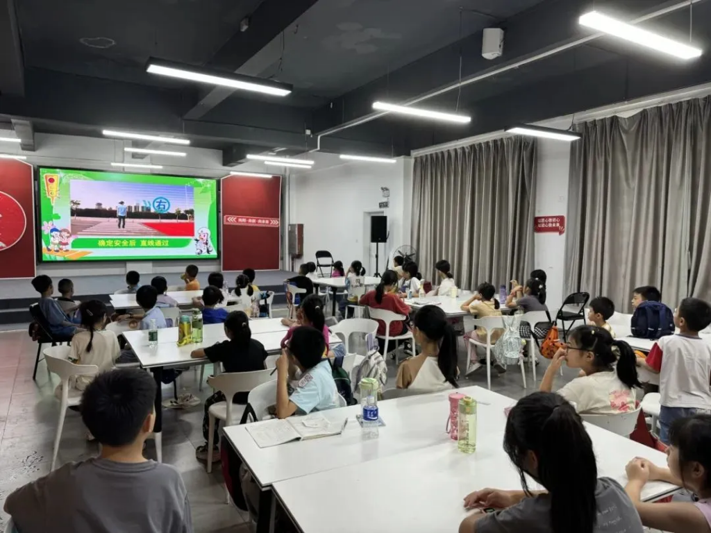青春黨建+暑期托管，100名小小設(shè)計師玩轉(zhuǎn)“國潮學(xué)堂”！